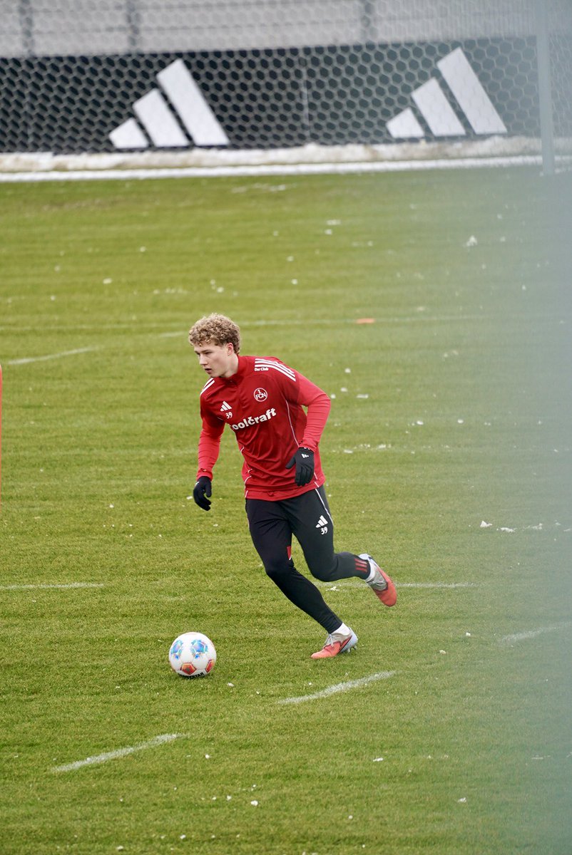 1. FC Nürnberg tweet media