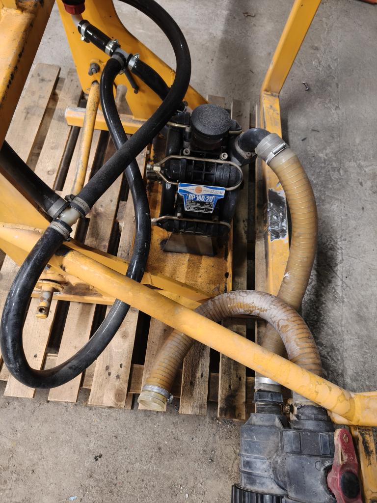 Zijn er hier collega's die de spuitpomp hydraulisch aandrijven of vervangt iedereen die door een 12 volt pompset? #dtv #akker #trekkerweb