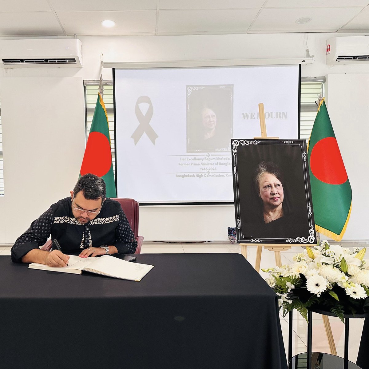 On behalf of the <a href="/YouthHubGlobal/">Youth Hub</a> family, we paid our respects today by signing the condolence book at <a href="/BDHCKL/">Bangladesh In Malaysia</a> following the passing of Begum Khaleda Zia, former Prime Minister of Bangladesh.

We remember her as the nation’s first female Prime Minister, a champion of democracy,