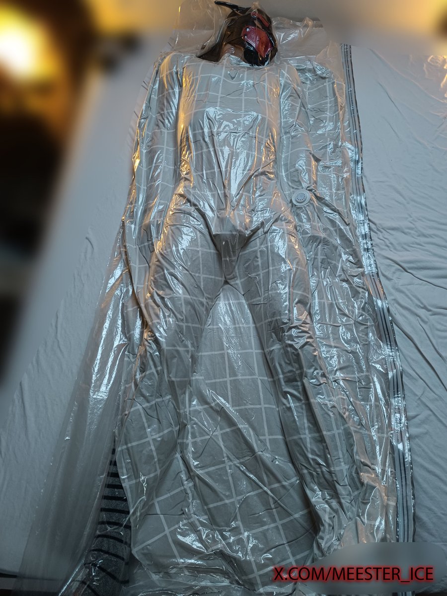 Meester_Ice's tweet photo. @GettaProot 

A new friend visited me!! We did some bdsm stuff he hadn't experienced! The outcome? He will visit again!

#breathplay #mummyfication #gay #bdsm #puppy #chastity #gasmask #mask #sm #bondage #boy #pup #pupplay  #vacbed #vacuumbag #clothingpegs https://t.co/mh8dGi9uk8