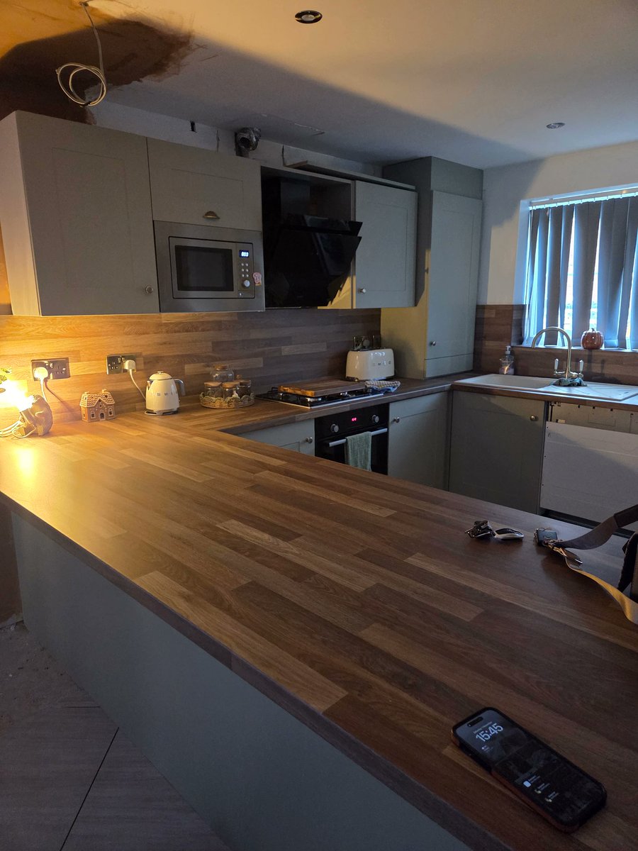 DirectKitchens1's tweet image. Make 2026 the year you transform your kitchen! 👏

From concept to the final fit, we're here to guide you every step of the way.

Enquire today 👉 bit.ly/3YuHNOH 

📸 - David. G