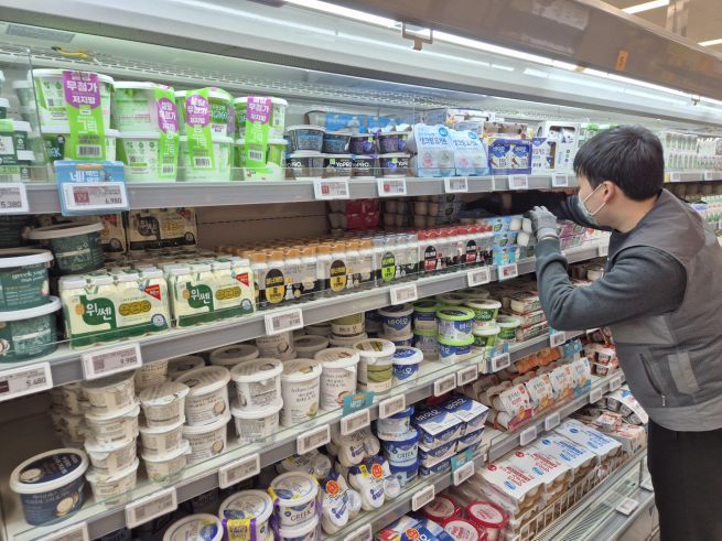 eDairyNews's tweet image. #Korea’s #Dairy Pivot: #Yogurt Surges as #Milk Slips. Read the News 👉 buff.ly/vN0ruqC