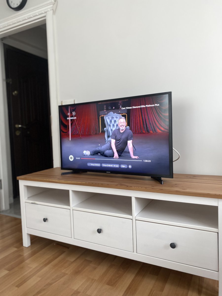 zaferakg's tweet image. yenisi eklenince eskisini kaldir baba yanlişini izliyoz  sonra 🤣 @CMYLMZ  #CMYLMZ