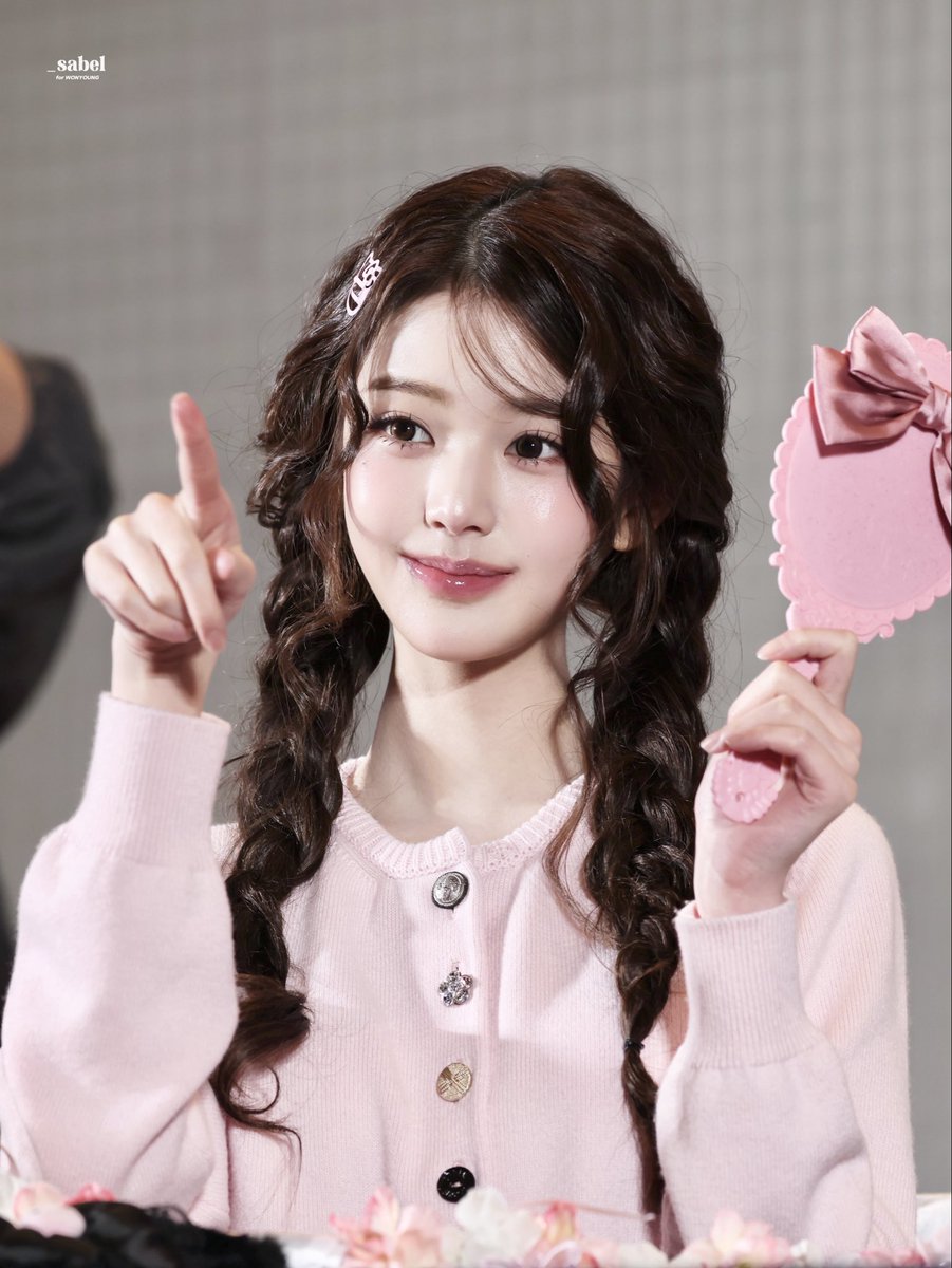 wy_sabel's tweet image. 260103 🪞
#아이브 #IVE #장원영 #JANGWONYOUNG #원영 #WONYOUNG #ウォニョン