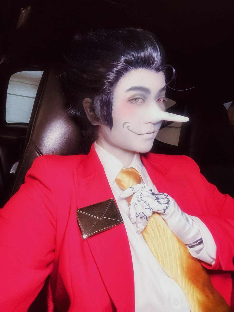 sym8tree's tweet image. “# 1 Salesman of 1997 [[ HOT ROD ]] [[
 SMOOTH TASTE OF ] [ BIG SHOT ] Spamton G. Spamton” 

second time being him, I tried a softer makeup approach this time!

#spamton #deltarune #cosplay