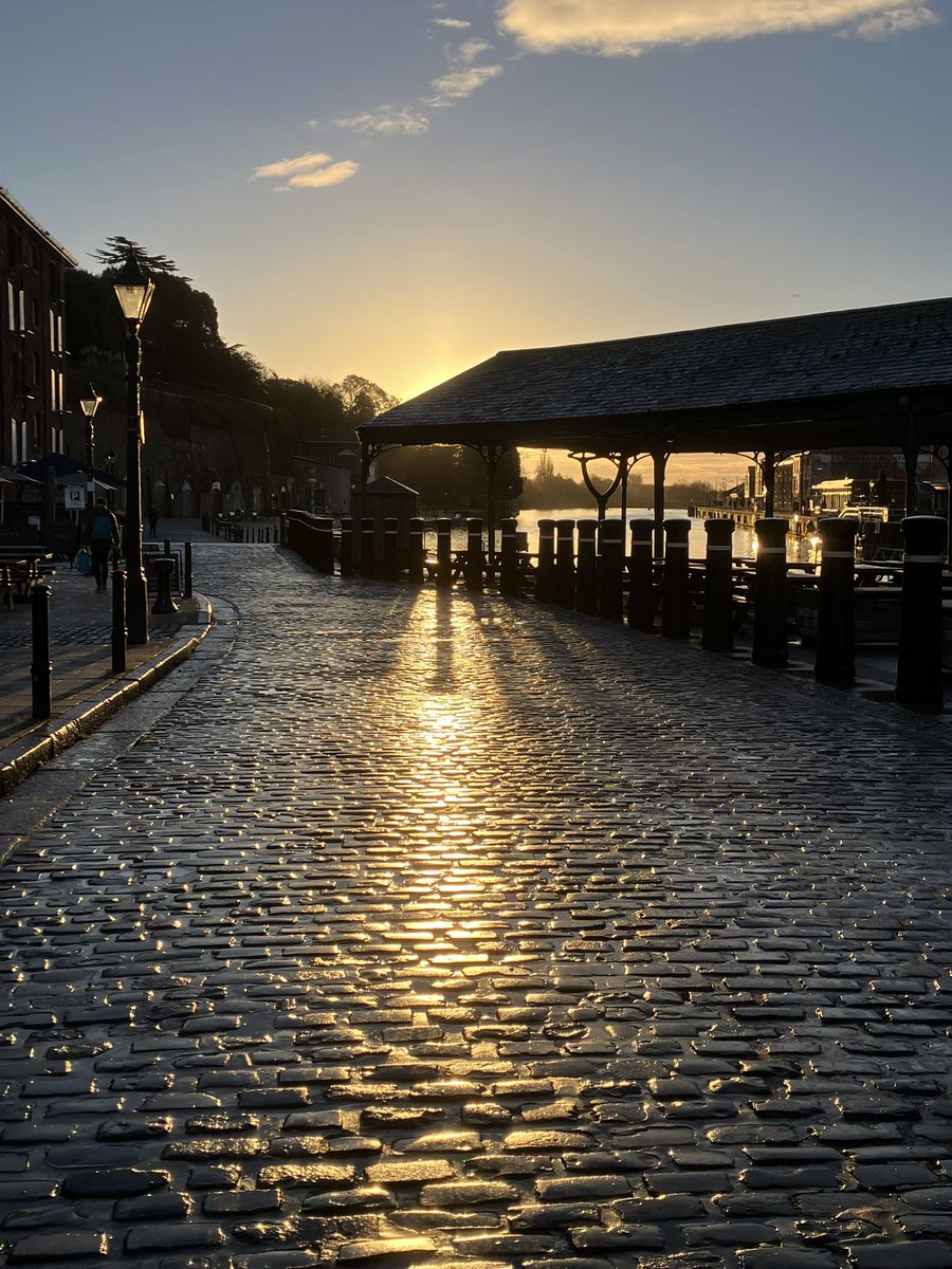 Shortly after sunrise this morning at the quay in Exeter.
#Devon