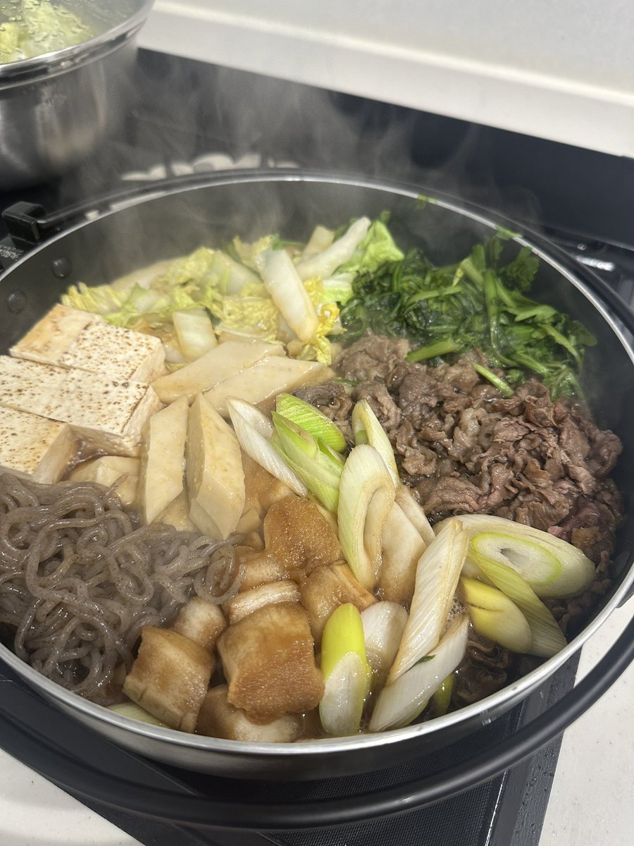 控えめに言って、めっちゃうまい🍷
2008年、決して良い年ではないけど生産者の力やな。
テイスティングしながら調理中。