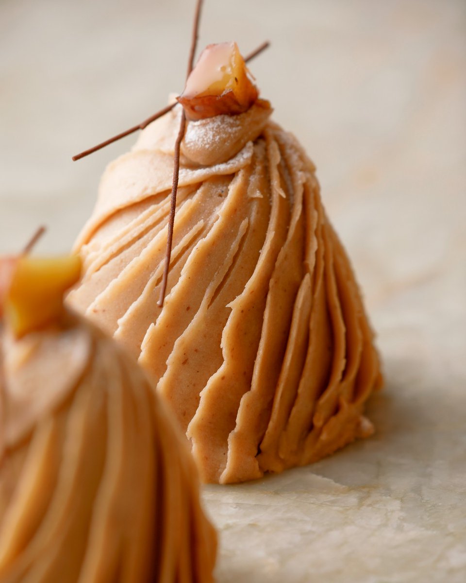 FSKyoto's tweet image. Savour the quiet elegance of winter with our handcrafted seasonal cakes, perfect for a moment of indulgence at EMBA KYOTO GRILL or to take home. ホテルメイドの季節のケーキで、冬の贅沢なひとときを。お好みのドリンクと共に、またはご自宅へのお持ち帰りとしてもご用意いたします。