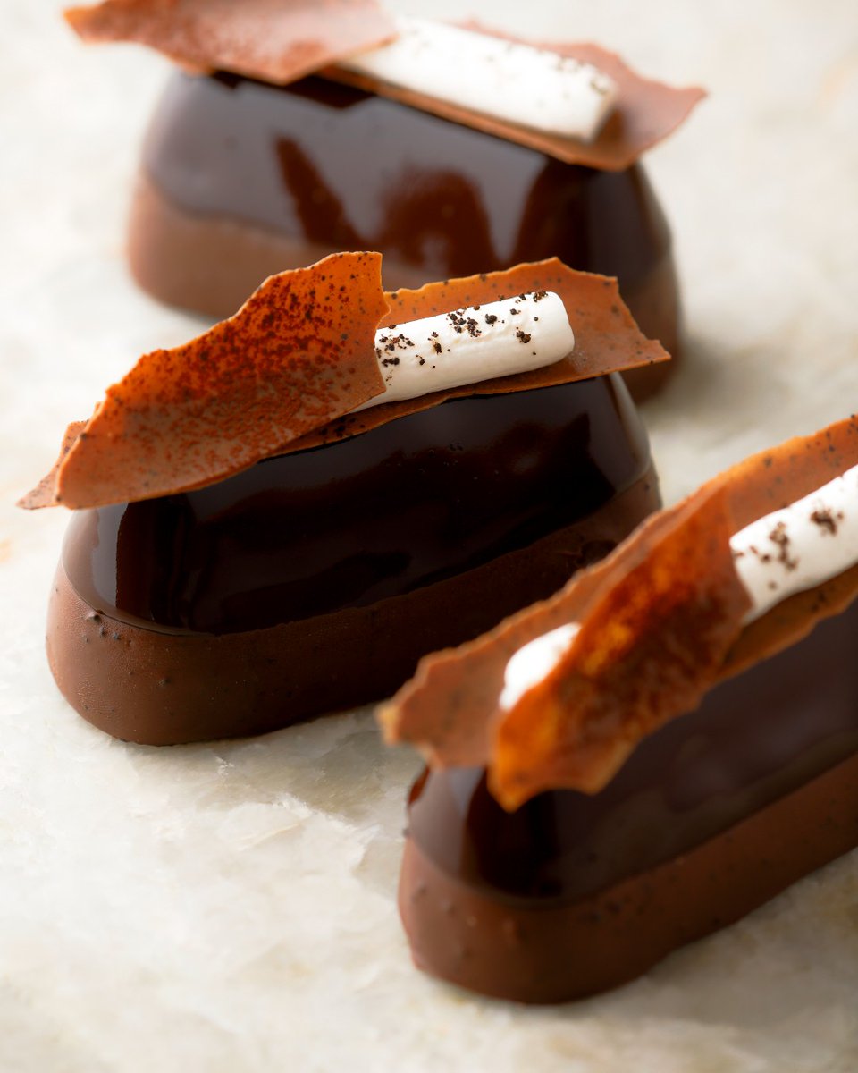 FSKyoto's tweet image. Savour the quiet elegance of winter with our handcrafted seasonal cakes, perfect for a moment of indulgence at EMBA KYOTO GRILL or to take home. ホテルメイドの季節のケーキで、冬の贅沢なひとときを。お好みのドリンクと共に、またはご自宅へのお持ち帰りとしてもご用意いたします。