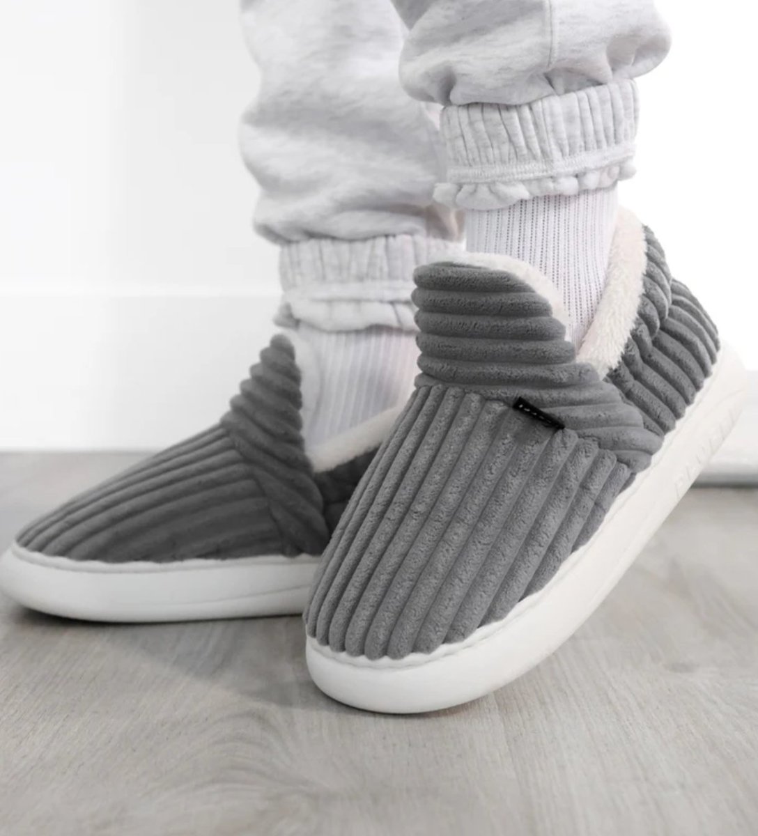 À partir de quel âge peut-on commander ce type de pantoufles ?
Ce n'est pas pour un ami