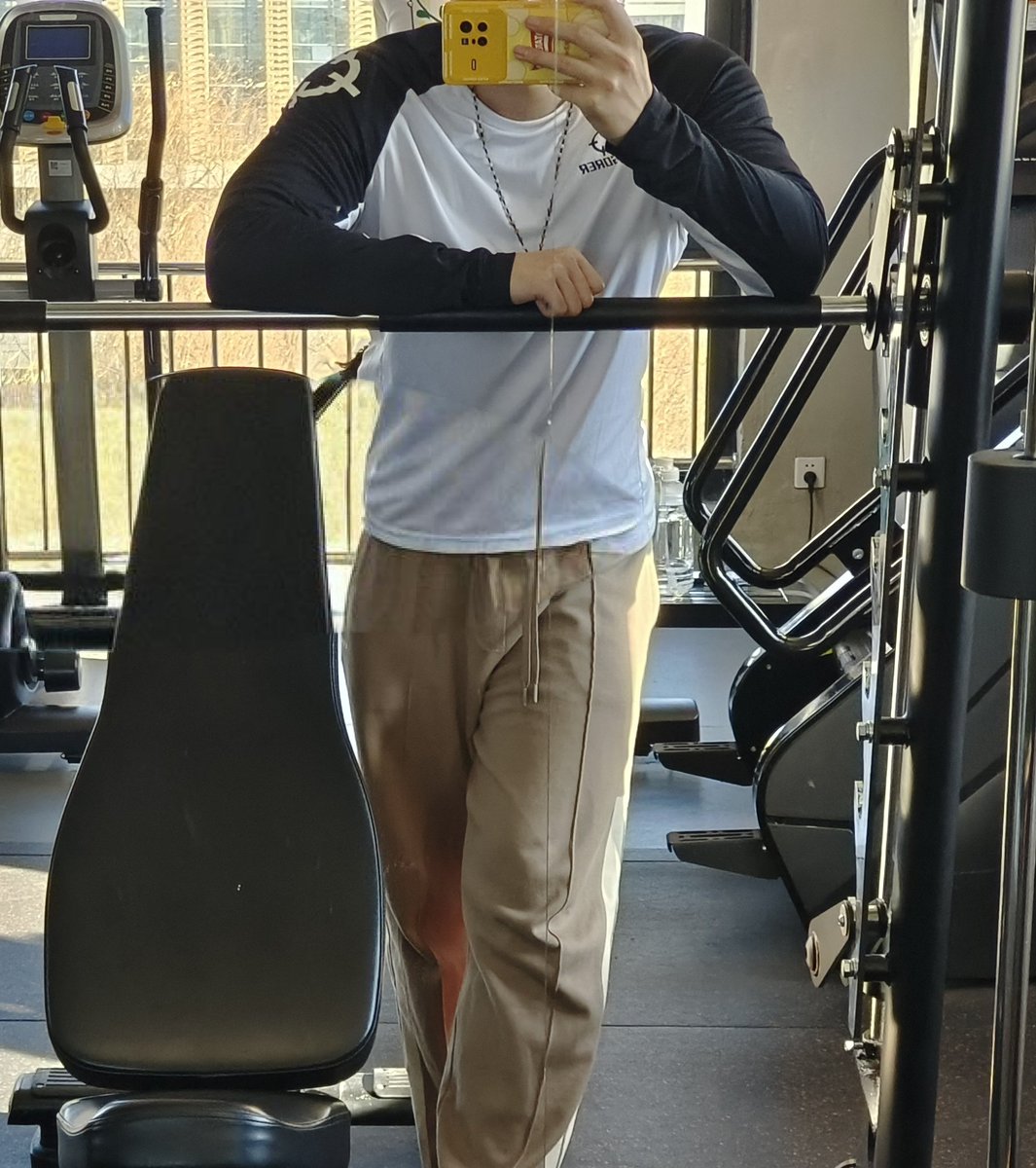 又吃胖了 tweet media