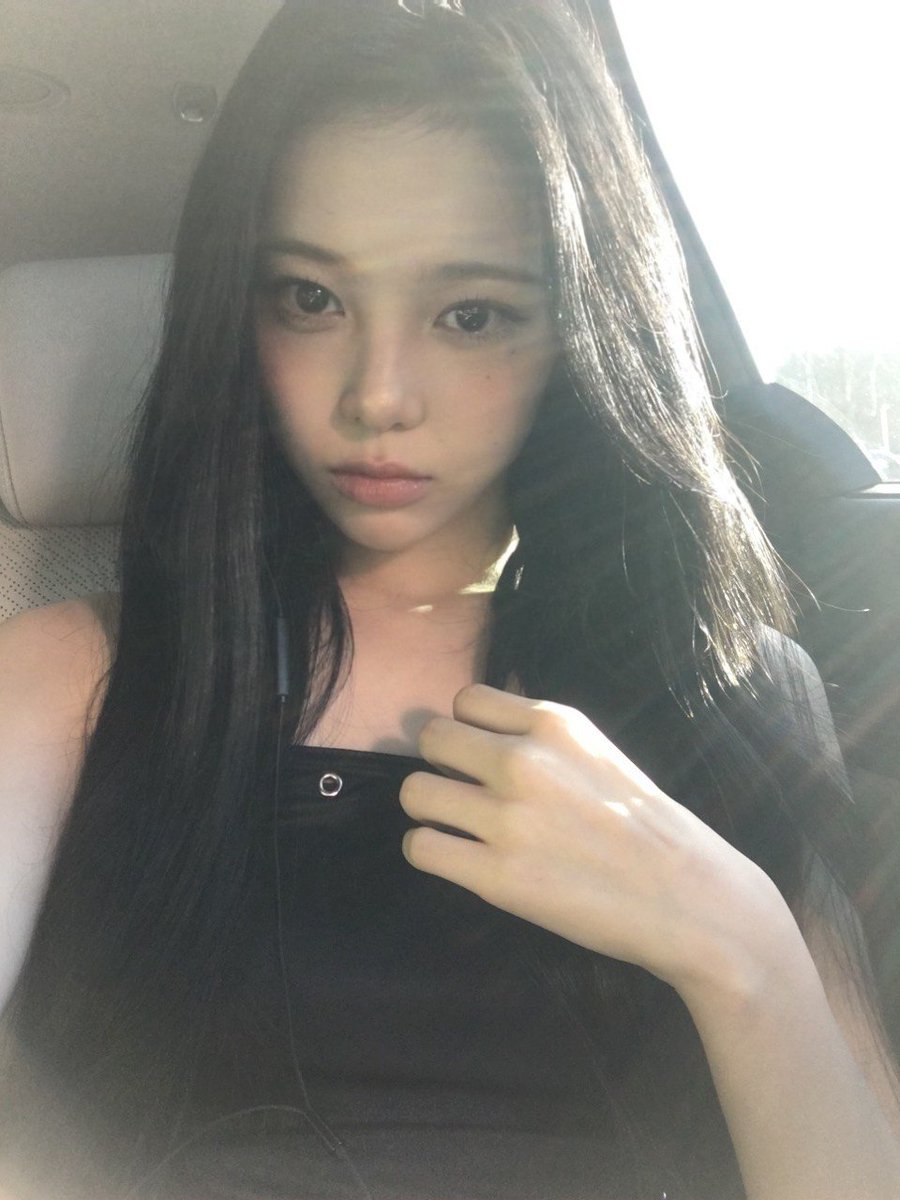 H2HBase_'s tweet image. 📸 | 260103 — #IAN weverse update.

"🖤"

#Hearts2Hearts #하츠투하츠 #H2H @Hearts2Hearts