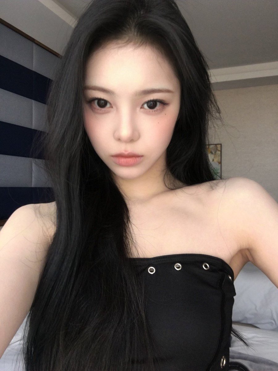 H2HBase_'s tweet image. 📸 | 260103 — #IAN weverse update.

"🖤"

#Hearts2Hearts #하츠투하츠 #H2H @Hearts2Hearts