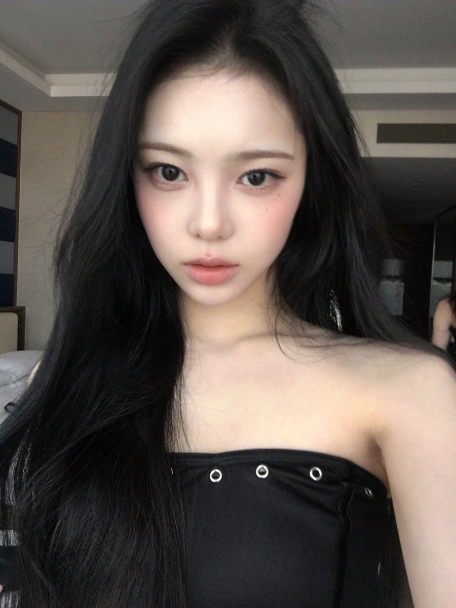 H2HBase_'s tweet image. 📸 | 260103 — #IAN weverse update.

"🖤"

#Hearts2Hearts #하츠투하츠 #H2H @Hearts2Hearts