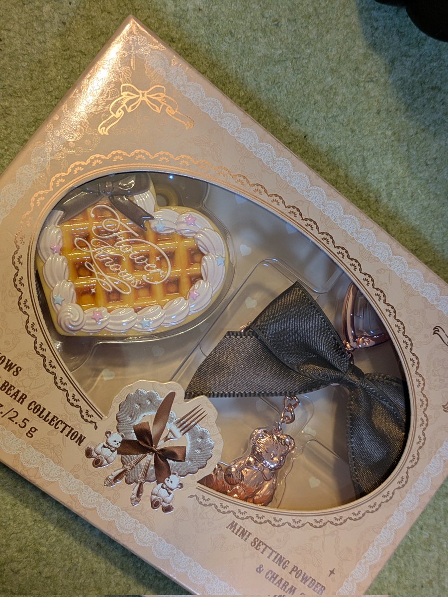 フラワーノーズの化粧直しパウダー！
可愛くてアガりますな♪