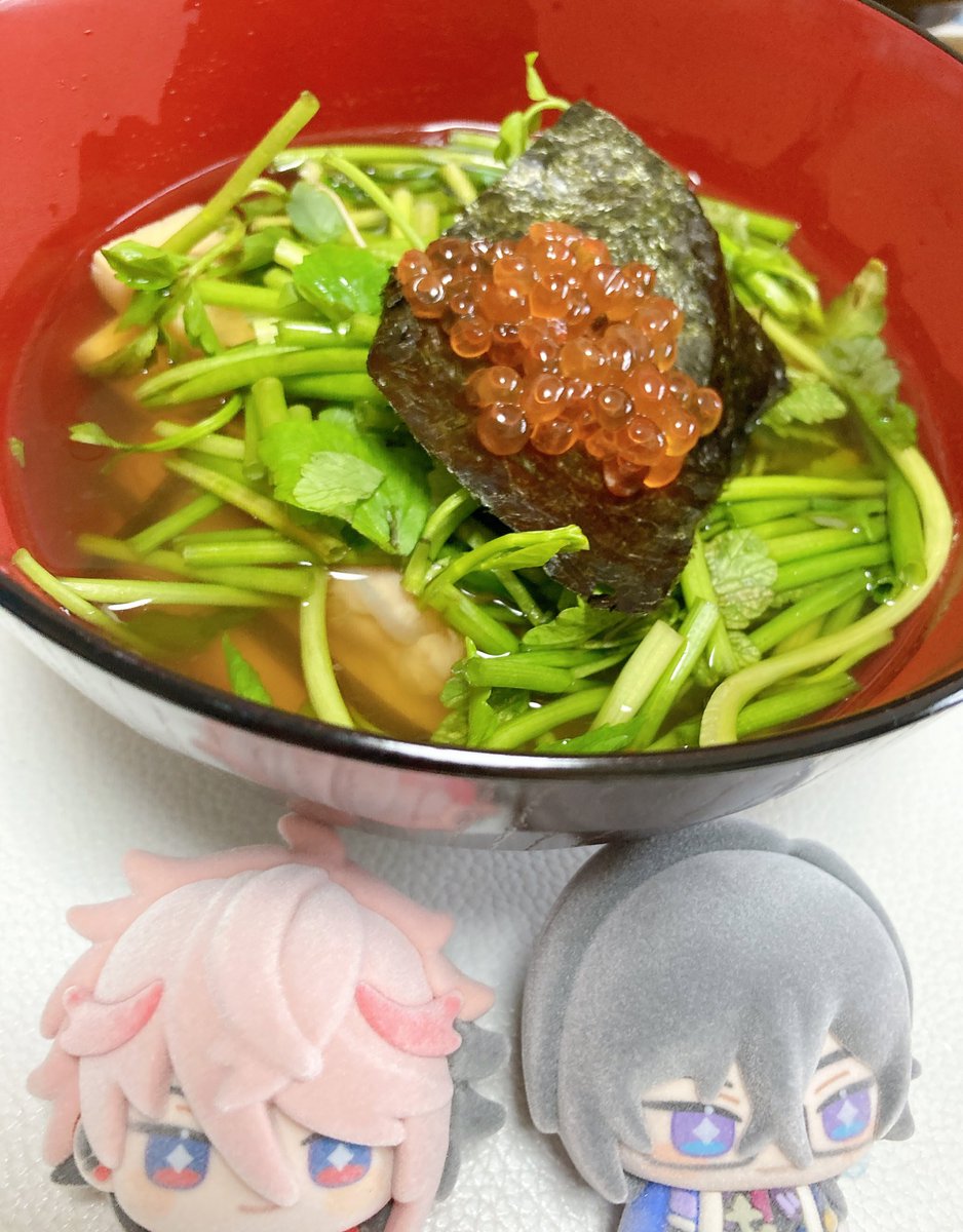 #四季凪お雑煮見ろ2026
あけましておめでとうございます！
我が家はシンプル昆布＋しいたけ出汁のおぞうにでした🥢せりモリモリ