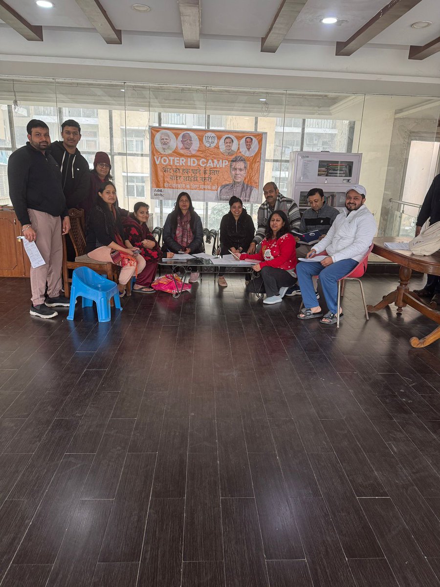BJP4NoidaMN's tweet image. भाजपा नोएडा महानगर द्वारा नोएडा के विभिन्न सेक्टरों में आज मतदाता पहचान पत्र बनाने हेतु विशेष कैंप आयोजित किए गए।
इन कैंपों में बड़ी संख्या में नव मतदाताओं ने पंजीकरण कर लोकतंत्र को मजबूत किया। 🇮🇳

#VoterRegistration #Noida

@BJP4UP @BJP4India
