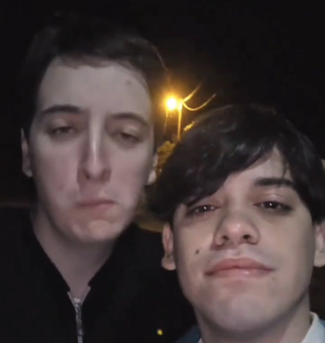 - “ojalá que podamos armar una buena resistencia para voltear a milei”

La resistencia: