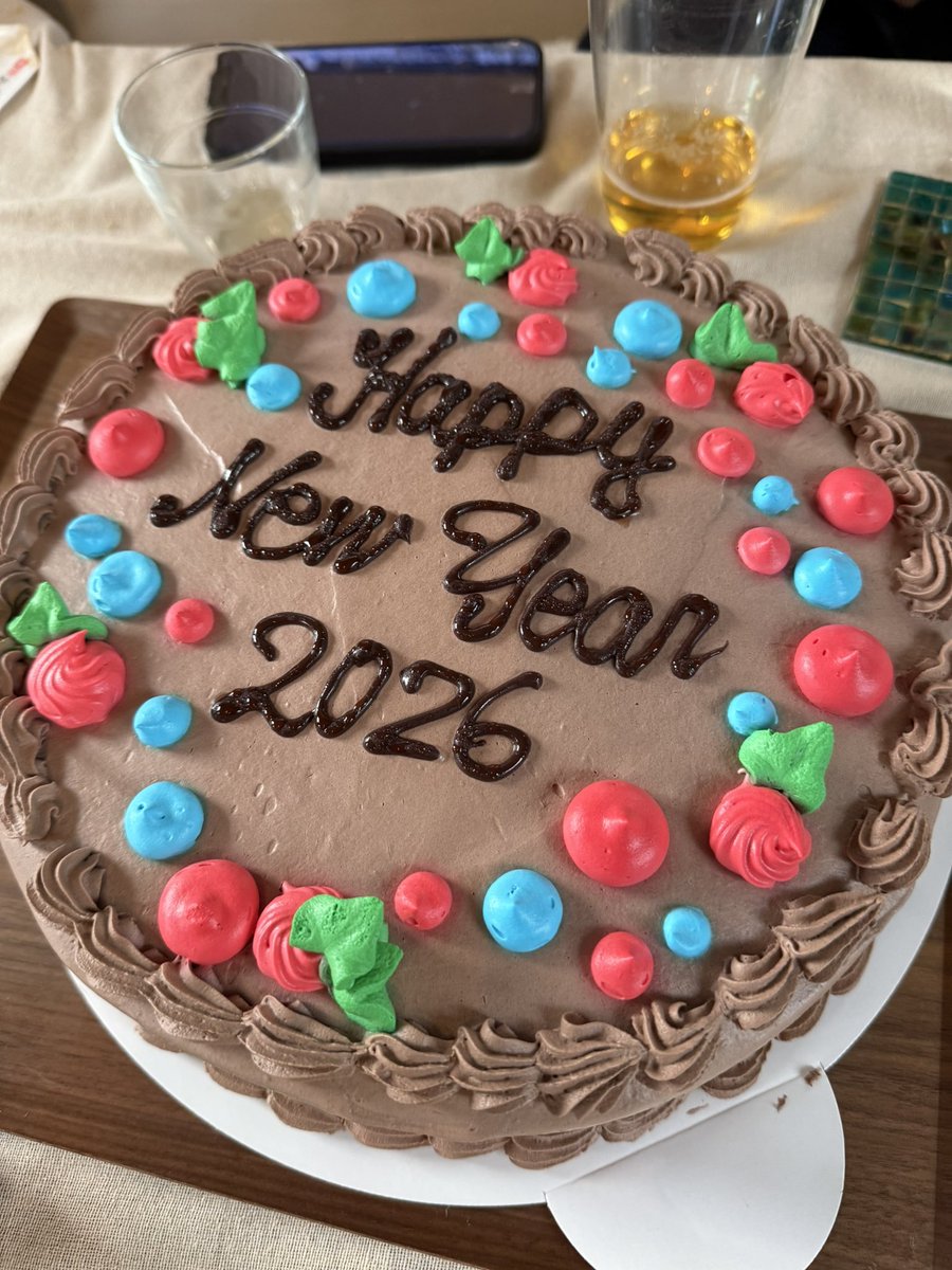 あけましておめでとうございます🎍
今年もよろしくお願いします✨

２０２６年の目標は"余裕を持つこと"
去年は丸１年しっかり子育てonlyで毎日てんてこ舞いでした…
ほんとに自分に余裕がなくて毎日バタバタしてたので😭笑

皆様にとってなんでもウマいこといく
笑顔溢れる１年になりますように🗻🦅🍆