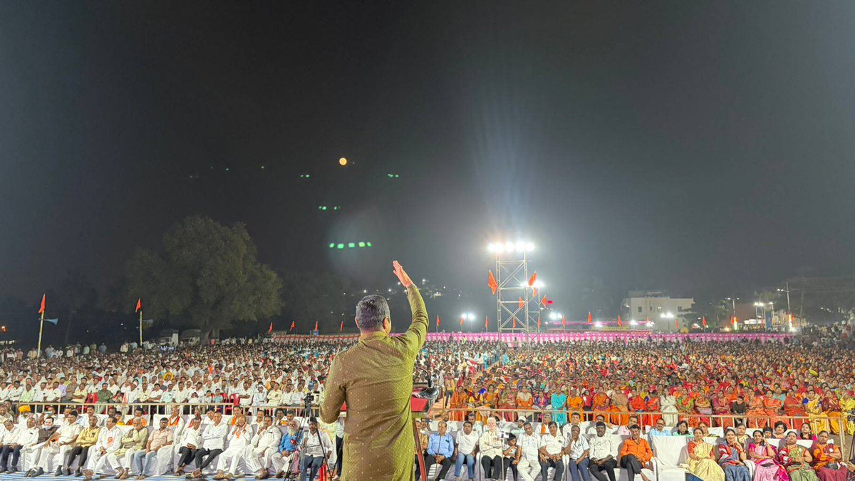 astitvam's tweet photo. Witnessed an inspiring sea of devotion and unity at the grand Hindu Samajotsav in Chikkodi, Belagavi today!
Meticulously organised and flawlessly executed by dedicated Swayamsevaks – a true testament to discipline and commitment.
Deeply honoured to be the Guest of Honour and address this massive gathering.
Jai Hind! 🇮🇳
#RSS100Years #HinduSamajotsav #RashtriyaSwayamsevakSangh