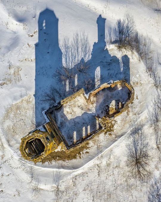 bymortalhand's tweet image. She was once young and beautiful