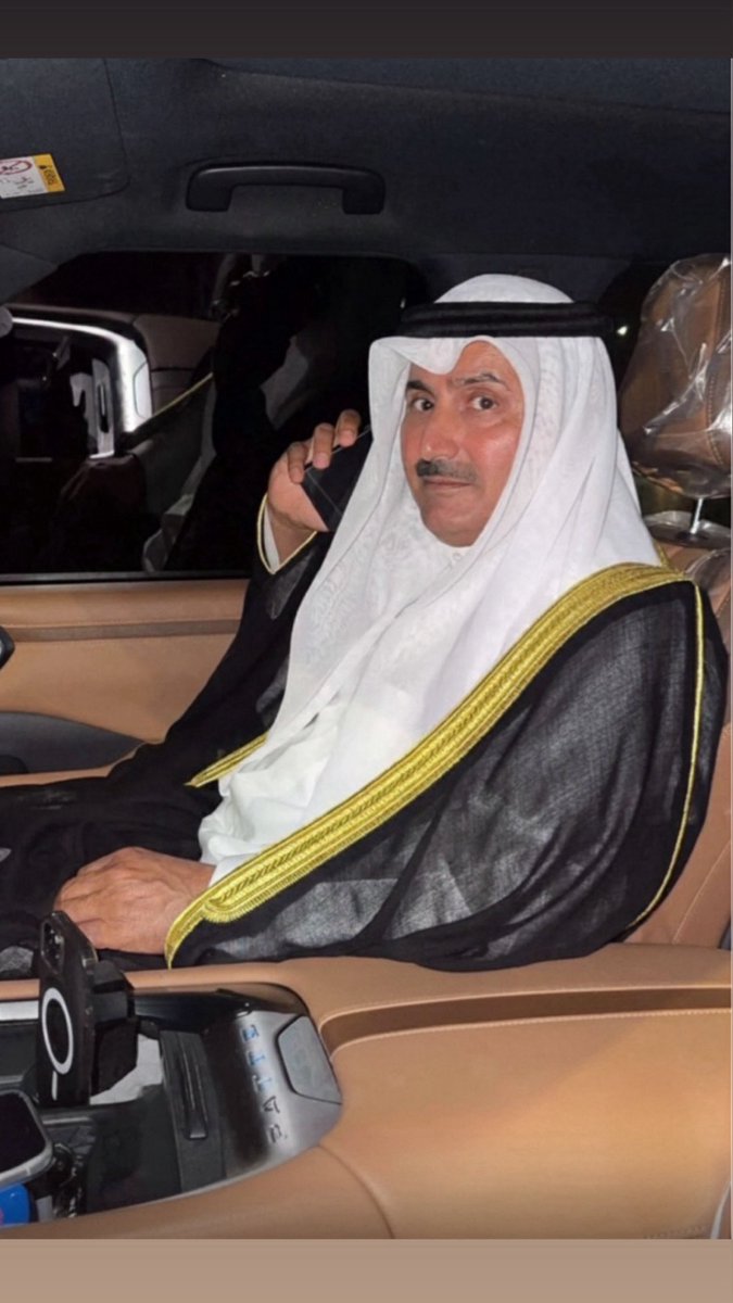 انت .. هدّاج وعليك العلم وظلالك ذرا
ما انت ضوحٍ كل مانقرب حراويه ابتعد

والله انك مجمّل فـ ربع ومعارف واقصرا
ووالله ان جمايلك ماهيب تحصى ولا تعد