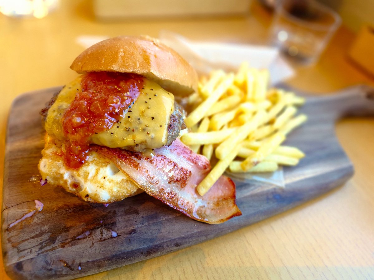 yosshi_hrk's tweet photo. 2026 初ハンバーガー
美味しかった🍔
#44APARTMENT
#デラックスハンバーガー https://t.co/GsPqocqaTX