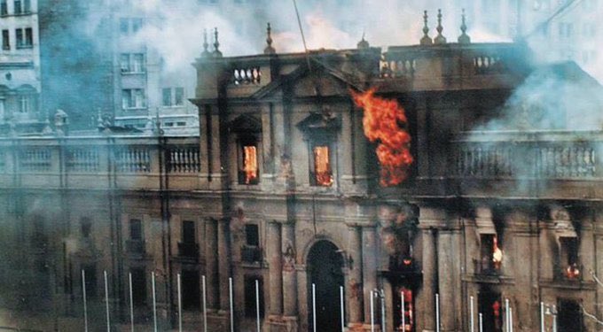 hernan_sr's tweet image. Los fachos apoyaron y se alegraron con el bombardeo a la moneda en Chile en el 73, venezolanos están felices con el bombardeo a su país, no importándoles la muerte de personas. 

Ambos hechos fueron organizados por EEUU. 

Nada a cambiado.