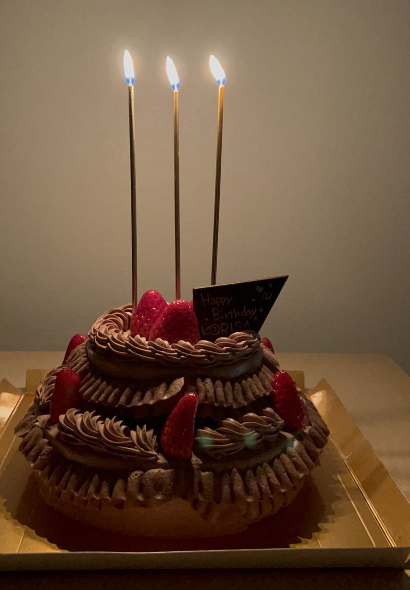 _ramune_k's tweet photo. お誕生日を迎えました！
2段のホールケーキで贅沢にお祝いしてもらってとっても幸せです🤎 https://t.co/kGjj6er1al