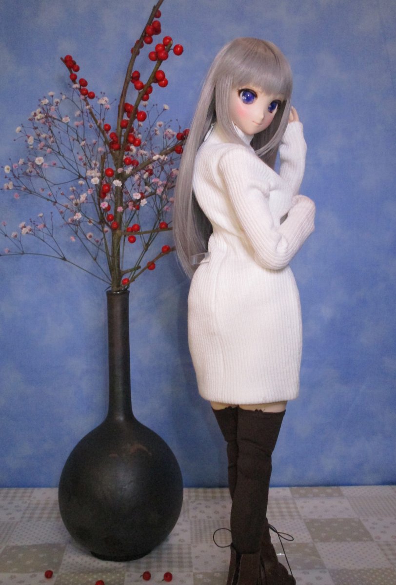 三が日のうちに間に合った😓
幸歌の着ているセーターはドルフィードリーム用です。袖がちょっと長いだけできれいに着られました。
（後ろはちょっともっさりしているかな？）
 #azone #アゾン #アゾ活 #アイリスコレクト #ドール