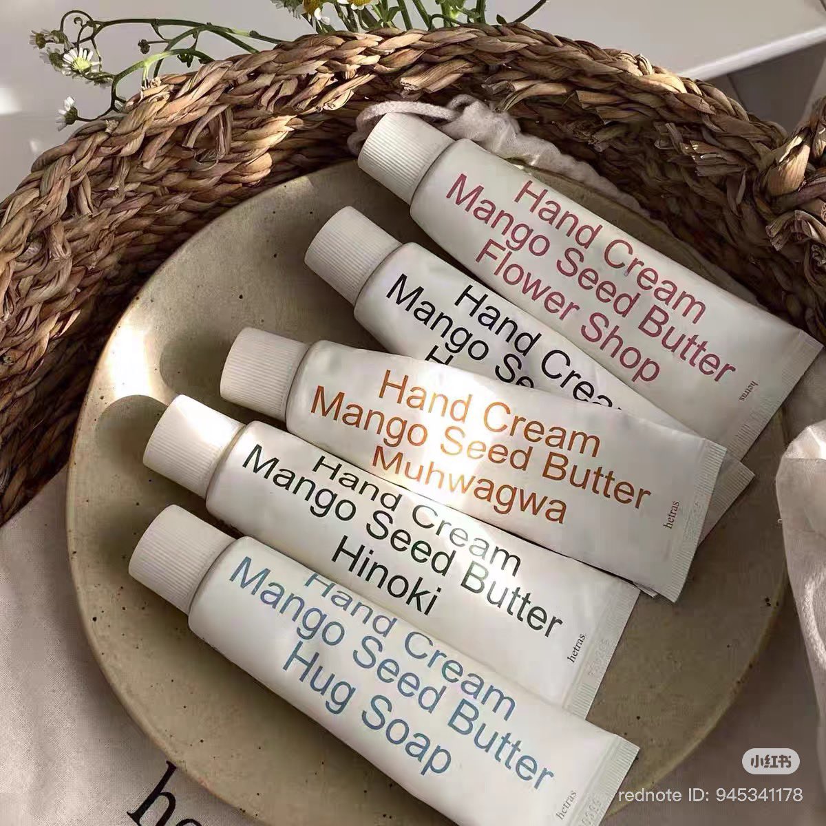 dichanaengstore's tweet image. เปิดพรี 🥣🍽️ hetras hand cream 50ml #พรีกับดิฉันเอง หลอดละ 180.- บาท

แฮนด์ครีมตัวดัง รีวิวว่ากลิ่นติดทนหอมมาก ทั้งบำรุง และเสริมความหอมในตัวด้วย เนื้อนุ่ม ไม่เหนอะมือ มีทั้งหมด 13 กลิ่นนะคะ

สั่งจอง เมนชั่น/ล็อคแอคเดมคับ จ่ายเงินตอนของถึงไทยสั่งแล้วงดยกเลิกทุกกรณีน้า 🙏🏻