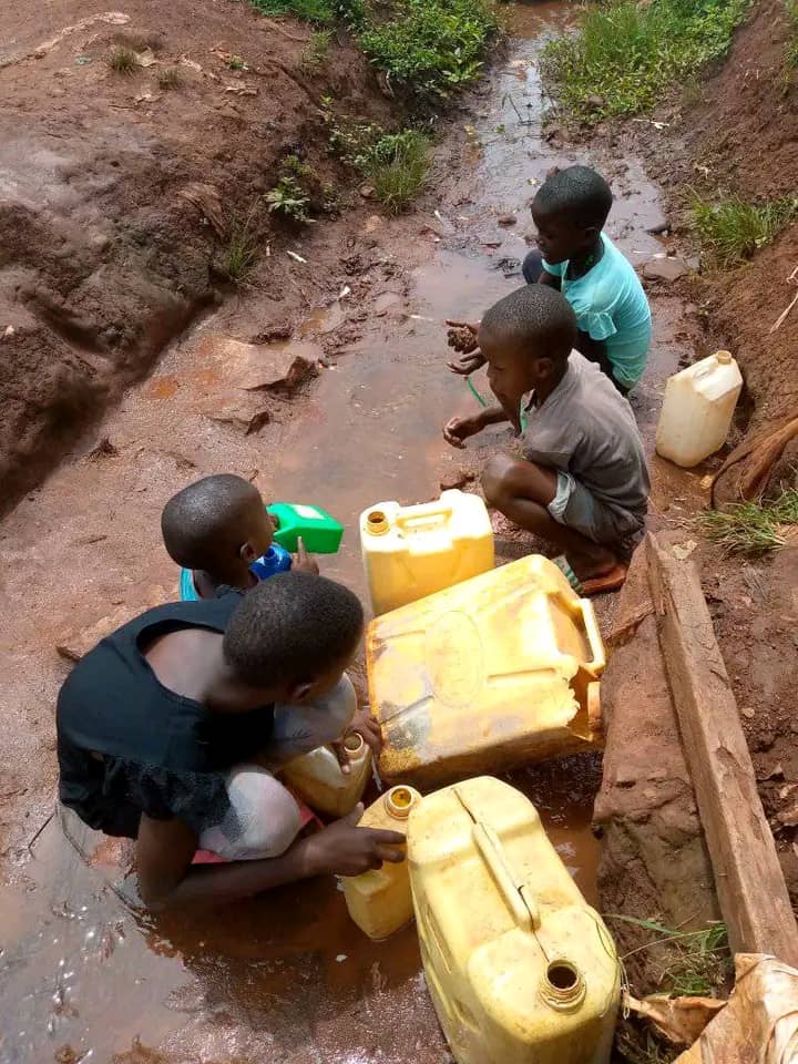Dansource008's tweet photo. Hello friends, let me hope you doing good, PLEASE!! HELP US WITH CLEAN WATER!!!! https://t.co/VvyyB19dNN