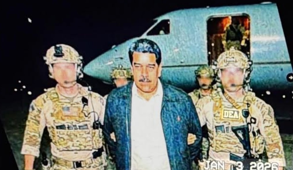 Cae un narcodictador asesino como Maduro 🇻🇪

Las libertades se expanden, la democracia sonríe.

Hoy el mundo es un lugar mejor!

.<a href="/realDonaldTrump/">Donald J. Trump</a> 🇺🇲
🤝🏻 <a href="/JMilei/">Javier Milei</a> 🇦🇷