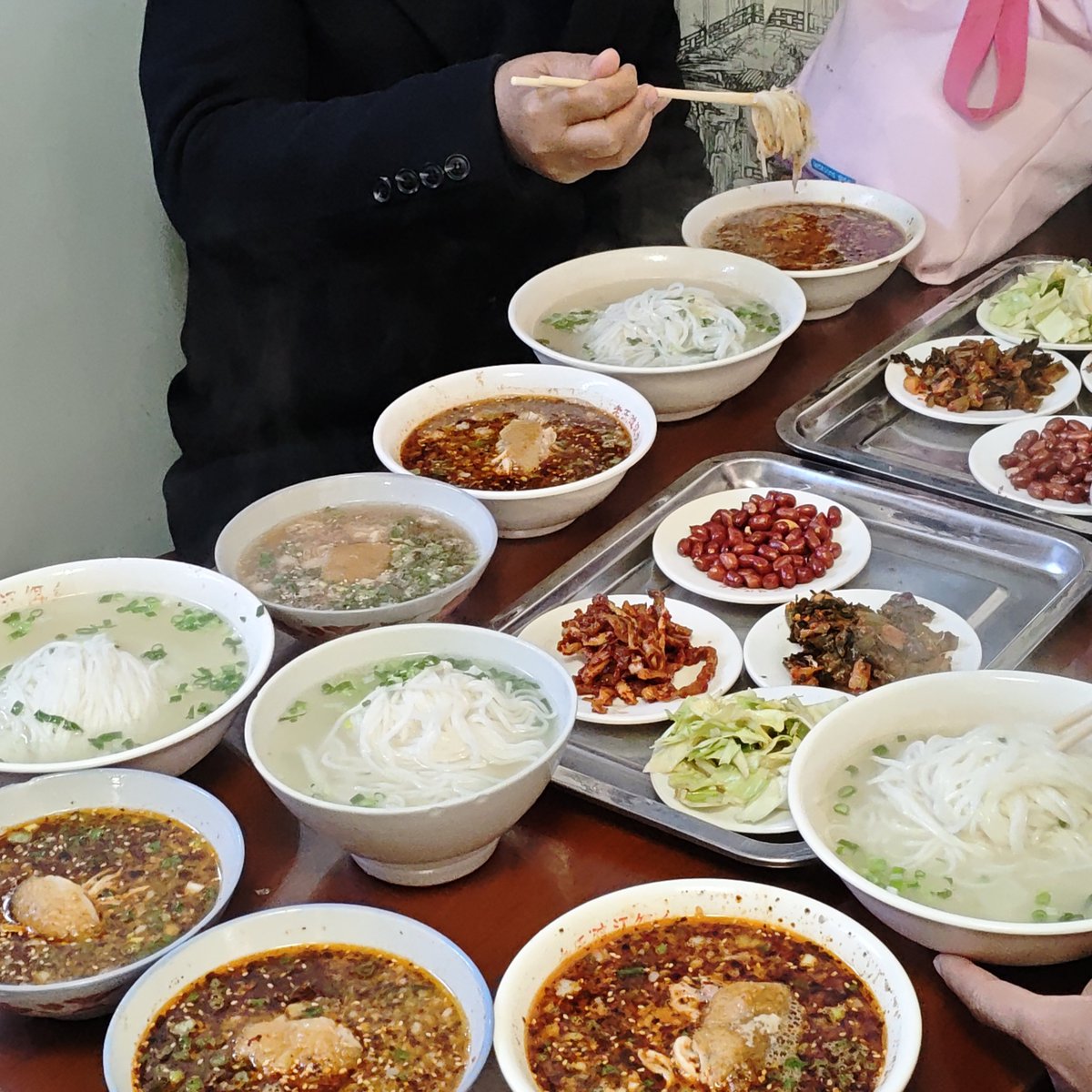 巍山的过江耙肉饵丝，不比昆明的好吃哇😋