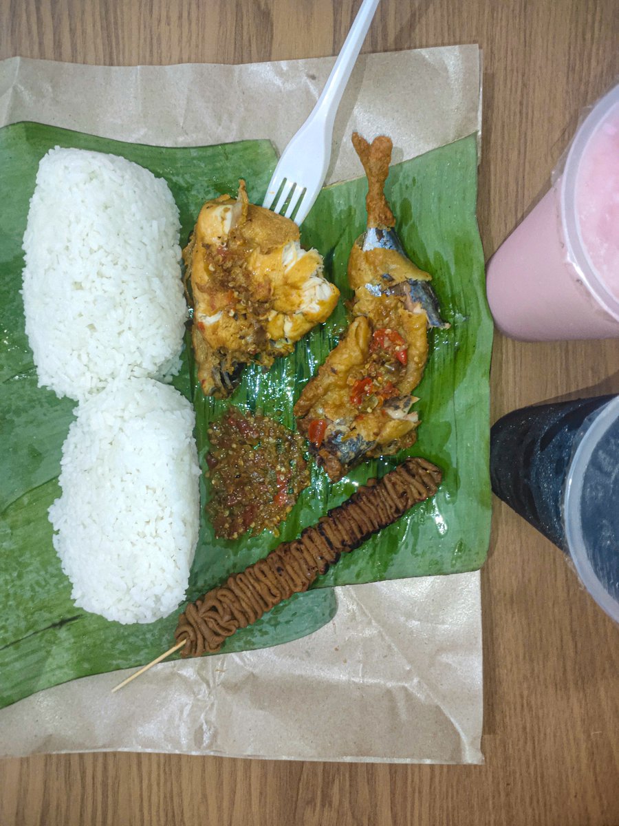 ruzdwi's tweet photo. penyet // padang https://t.co/chcehg2Enn