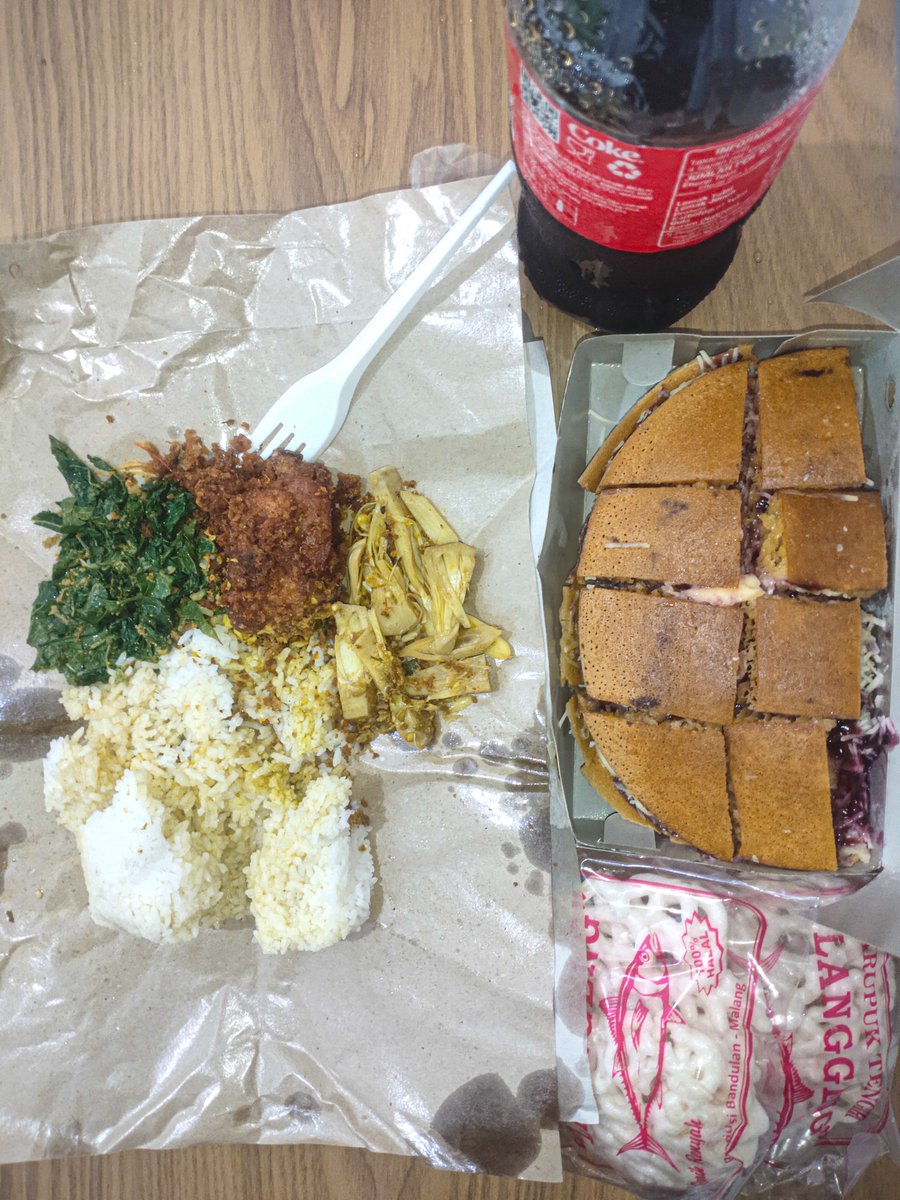 ruzdwi's tweet photo. penyet // padang https://t.co/chcehg2Enn