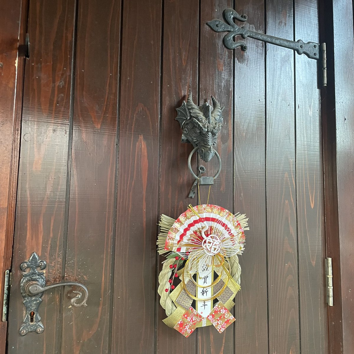 今日から2026年の営業をスタートしました😊
近々、写真1枚目のような新しいドラゴン雑貨がドーン！と入荷する予定です。

今週の店舗営業は本日のみ。
来週末は異世界まぁけっと <a href="/70okunopage/">異世界まぁけっと70億のpage</a> でお会いしましょう🐉

#森Dragon
#異世界まぁけっと
#GFANTASIA