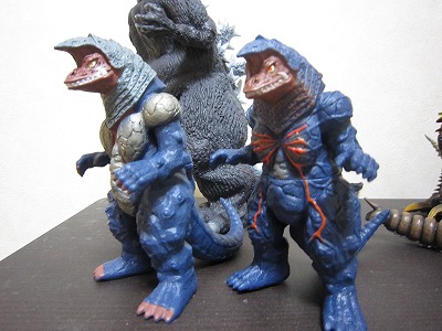 バンダイ製ゴルザ（強化）。 ウルトラ怪獣シリーズ（1枚目手前