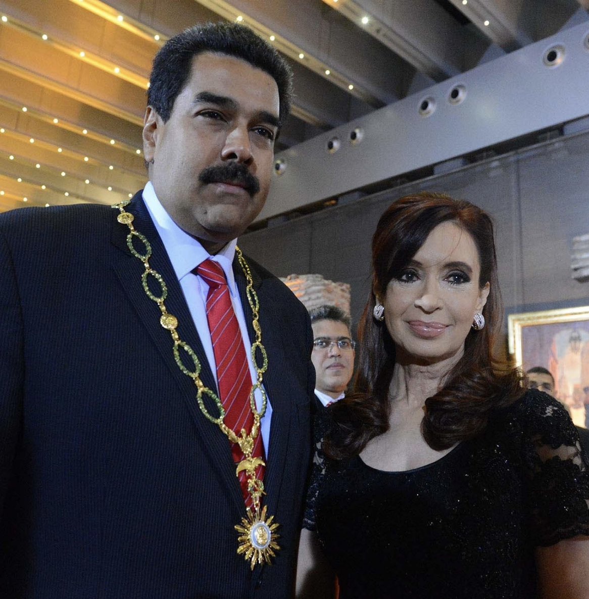 Belu_belhh's tweet image. Se creían indestructibles.
El mal cae por su propio peso.