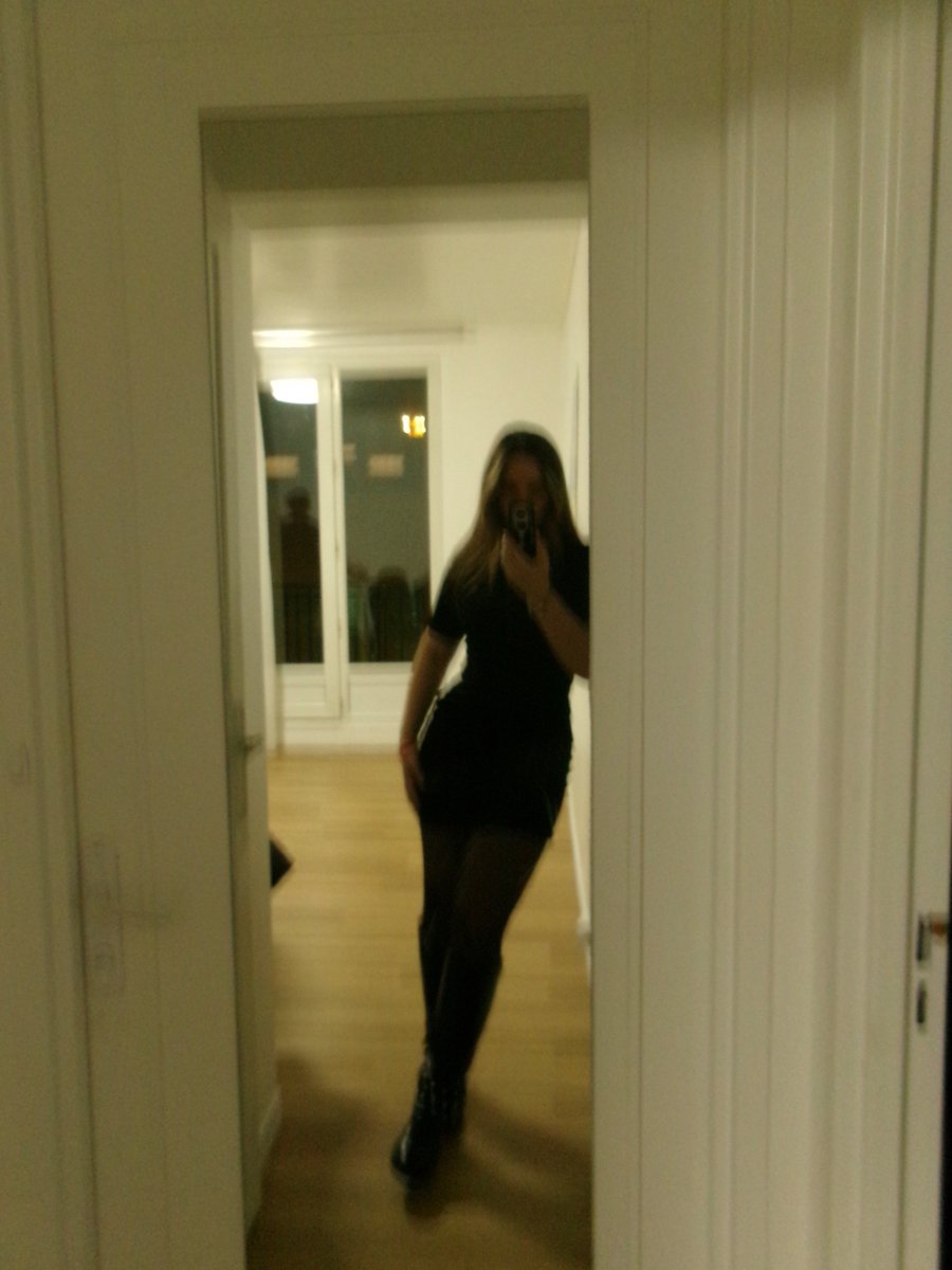 AuryDushi's tweet photo. Capodanno a Parisssss https://t.co/15T6TzEFxl