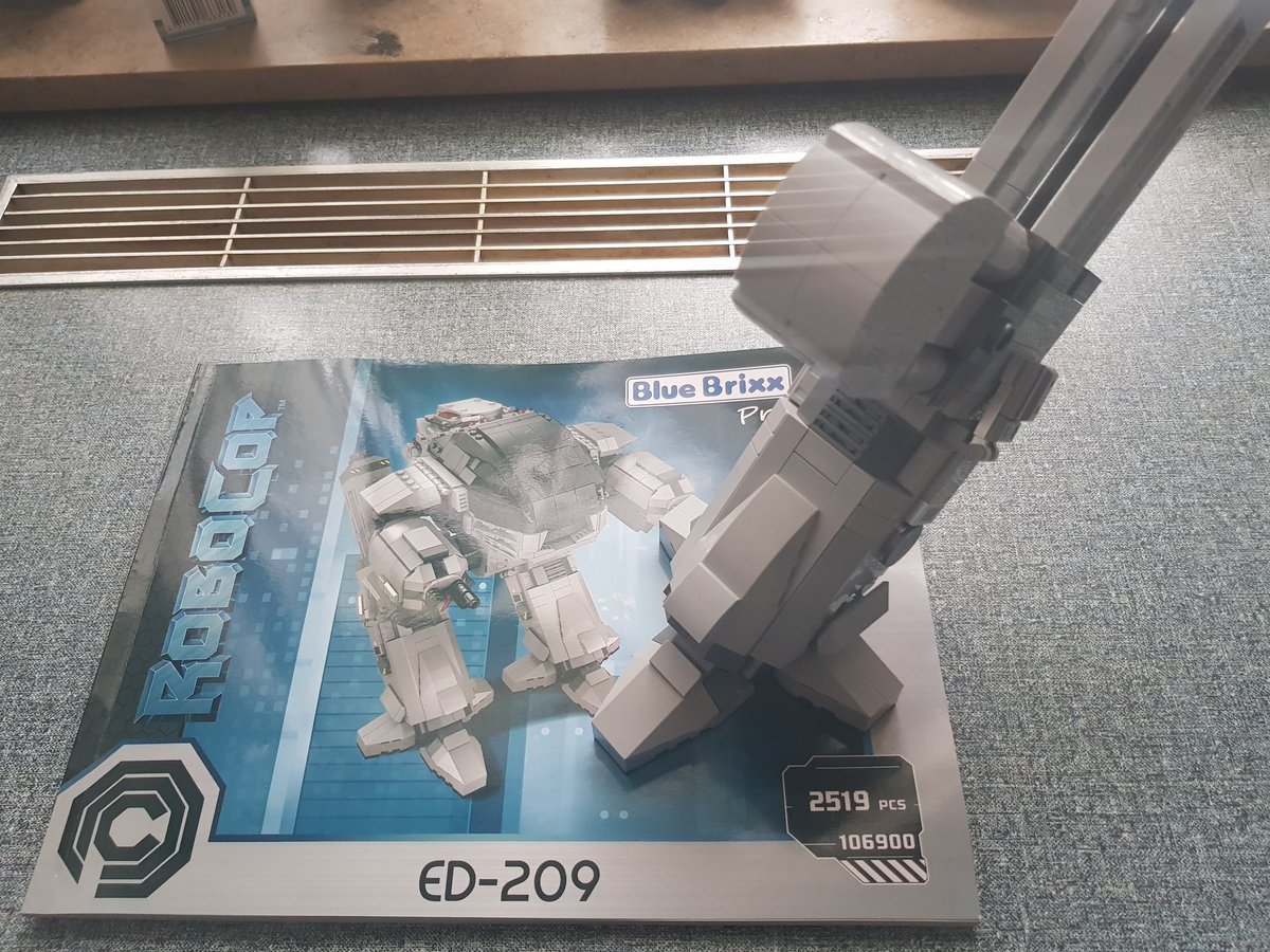 SolidShark99's tweet photo. Der 6. Bauschritt von ED-209 https://t.co/cp8o4OdCzP