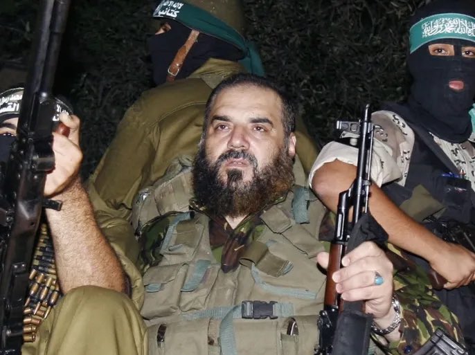 Kim Bizi silahsizlandirmak isterse onu silahsız kılacağız.
Kim bizimle savaşırsa onunla savaşacağız.
Şehid Nizar Teyyan