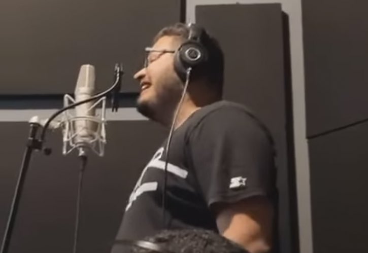 HumorQueCola's tweet image. Ex-BBB Victor Hugo, revela que está gravando novas músicas para O seu novo álbum.