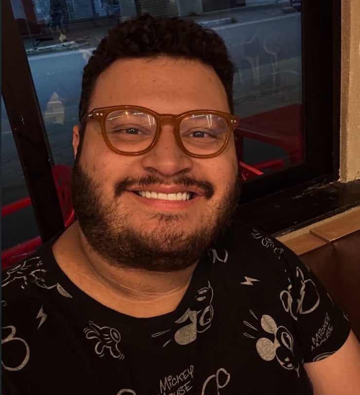 HumorQueCola's tweet image. Ex-BBB Victor Hugo, revela que está gravando novas músicas para O seu novo álbum.