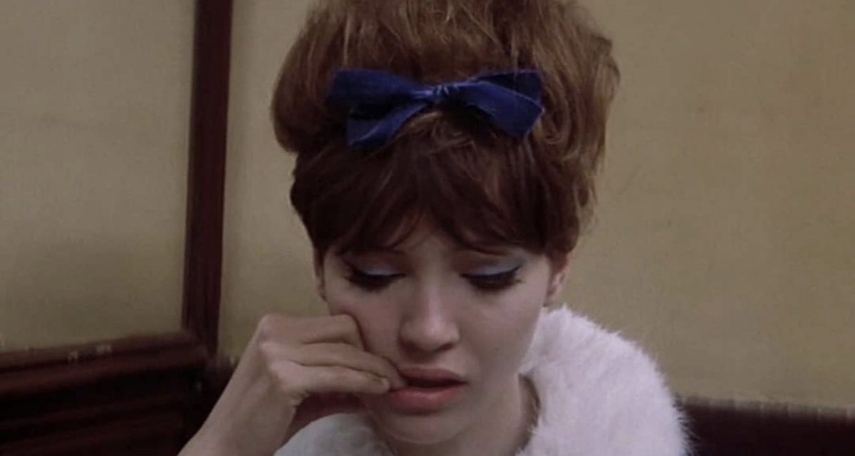 sapphicmacbeth's tweet photo. anna karina in une femme est une femme (1961) dir. jean-luc godard https://t.co/VW09Wm4Zwr