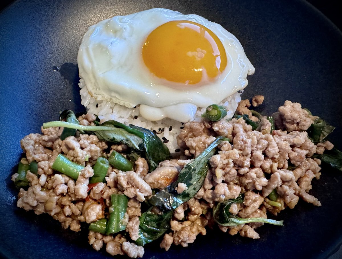 Spirelli79's tweet photo. #PadKrapao #Phatkaphrao #ThaiBasilikum #Holybasil #streetfoodzuhause #thaikitchen https://t.co/fRSV5AQMgi