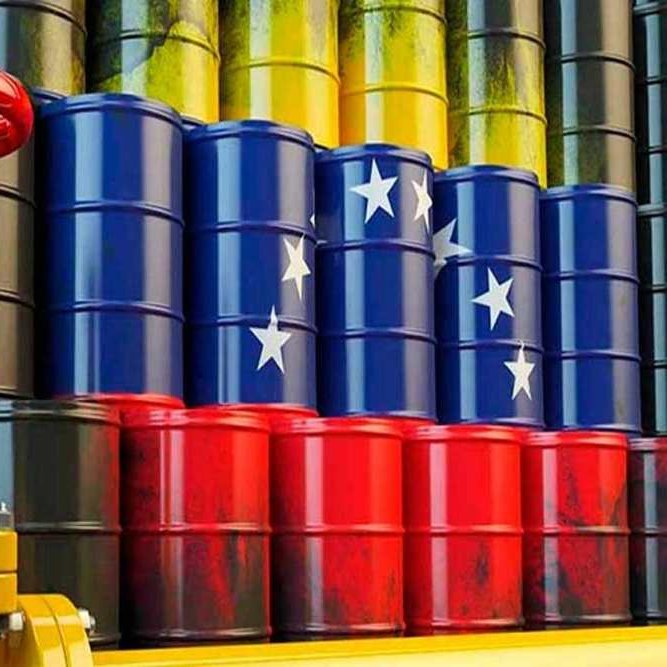 AlertesInfos's tweet image. 🚨🇺🇸🇻🇪 FLASH | "Le trafic de drogue doit cesser et le pétrole volé doit être restitué aux États-Unis", lance le vice-président des États-Unis JD Vance. (X)