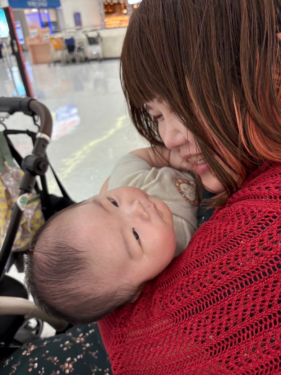 SanehiroAkane's tweet photo. 明けましておめでとうございます。

昨年はシャンカラ堂を立ち上げ
『チョコと柿ピー』の上演が叶ったり
3ヶ月連続で『煙が目にしみる』に
出演させていただいたり
甥っ子が生まれて伯母さんになったりと
幸せな一年でした。

関わってくださった全ての方に感謝を。

本年もよろしくお願いいたします。 https://t.co/NJ8JTtTpgX