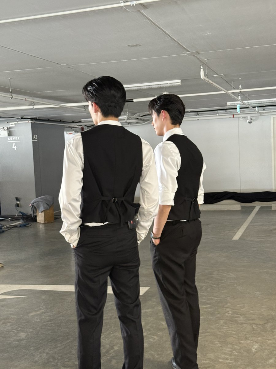 ถ้าธีร์กับโมกข์ไม่มีกระเป๋ากางเกง คงออกจากบ้านไม่ได้