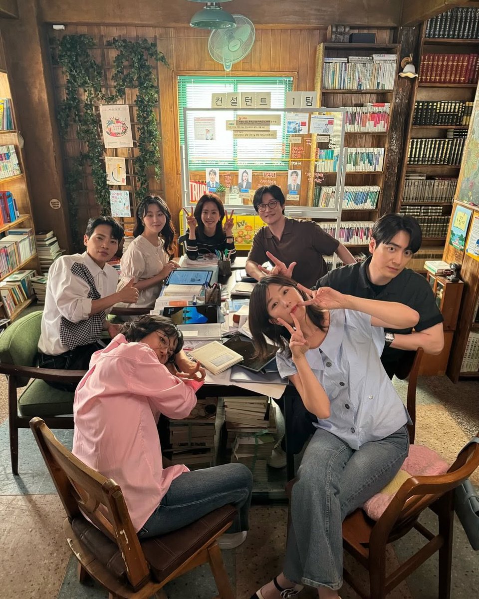 jiyunsbiseo's tweet photo. love scout, the first kdrama of 2025, came with a perfect plot, best ost lineup, and an insane main and supporting cast. when we all needed that one comfort drama, love scout came to us like a present. thank you, love scout for finding its way into our lives. 🥹💝

#LoveScout https://t.co/PGECRX9LRd